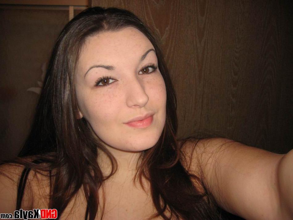12P Amateur bien formada se toma fotos sin desnudos en el espejo del baño