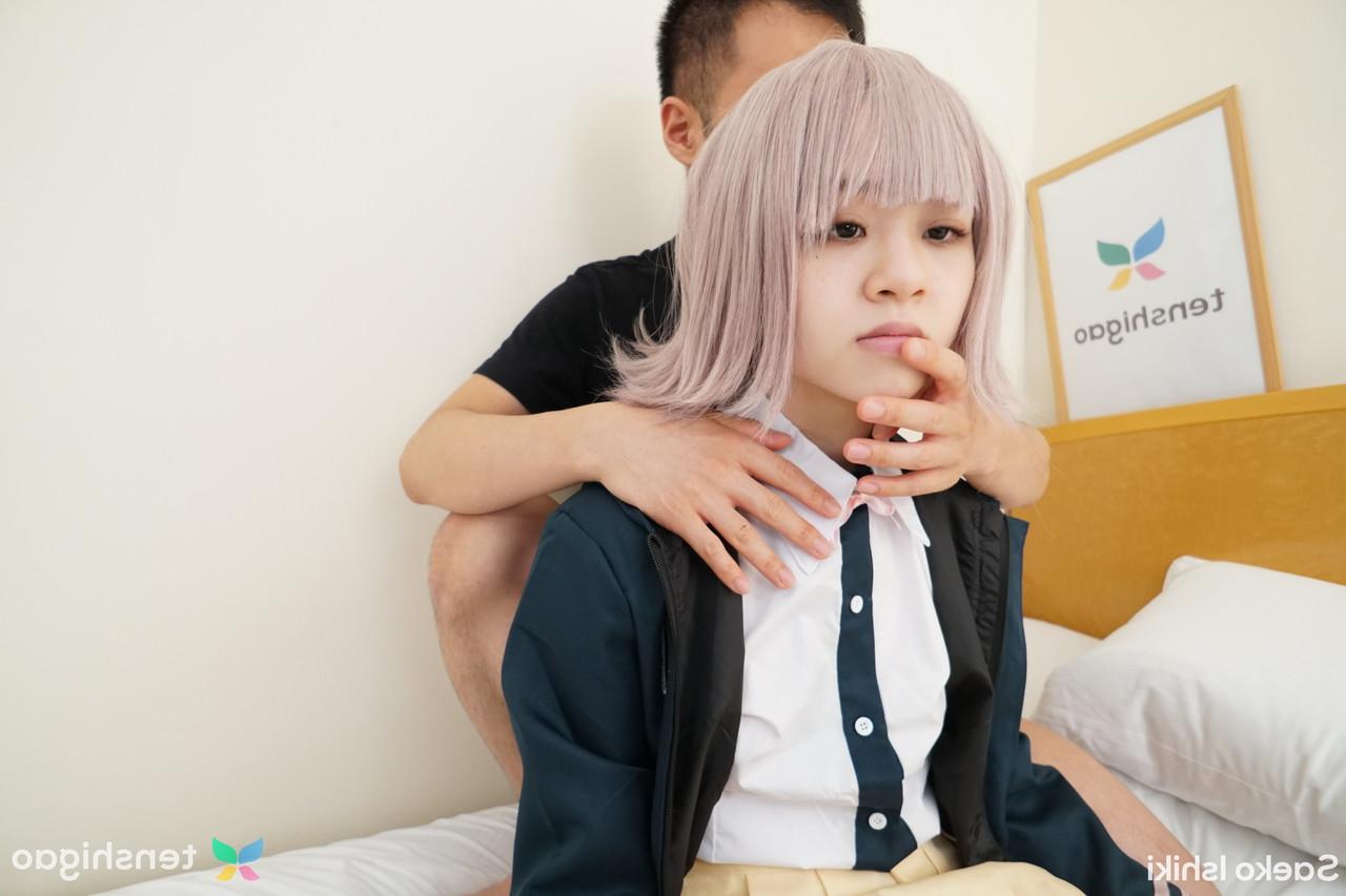 15P A adorável adolescente japonesa Saeko Ishiki ostenta um creampie depois de foder