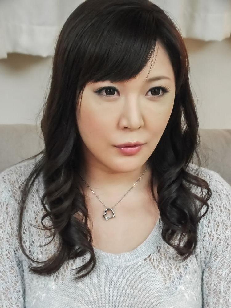 15P Japanese MILF Hinata Komine has her vagina and asshole stimulated at once