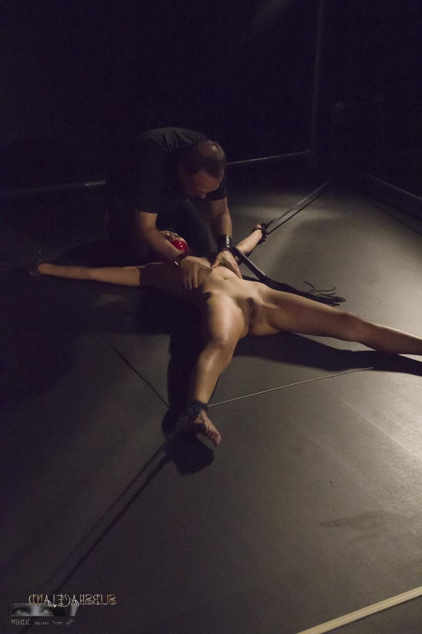 17P La japonaise Marika Haze dominée par son maître avec de la cire et du bondage