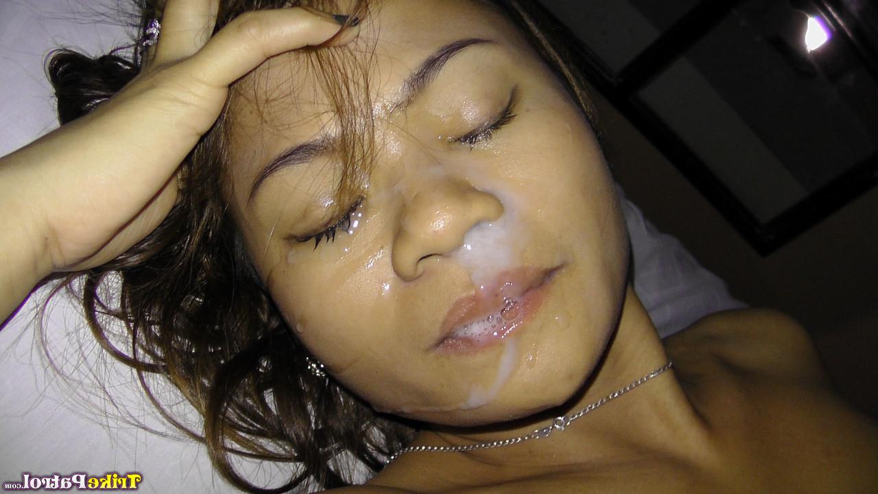 20P A gata asiática Sharmaine Jardin leva uma gozada no rosto depois de sexo POV