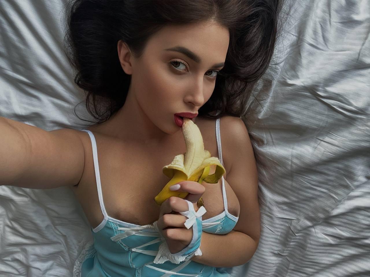 11P OnlyFans model Katiiia Little Baby posing in her hot lingerie & butt naked