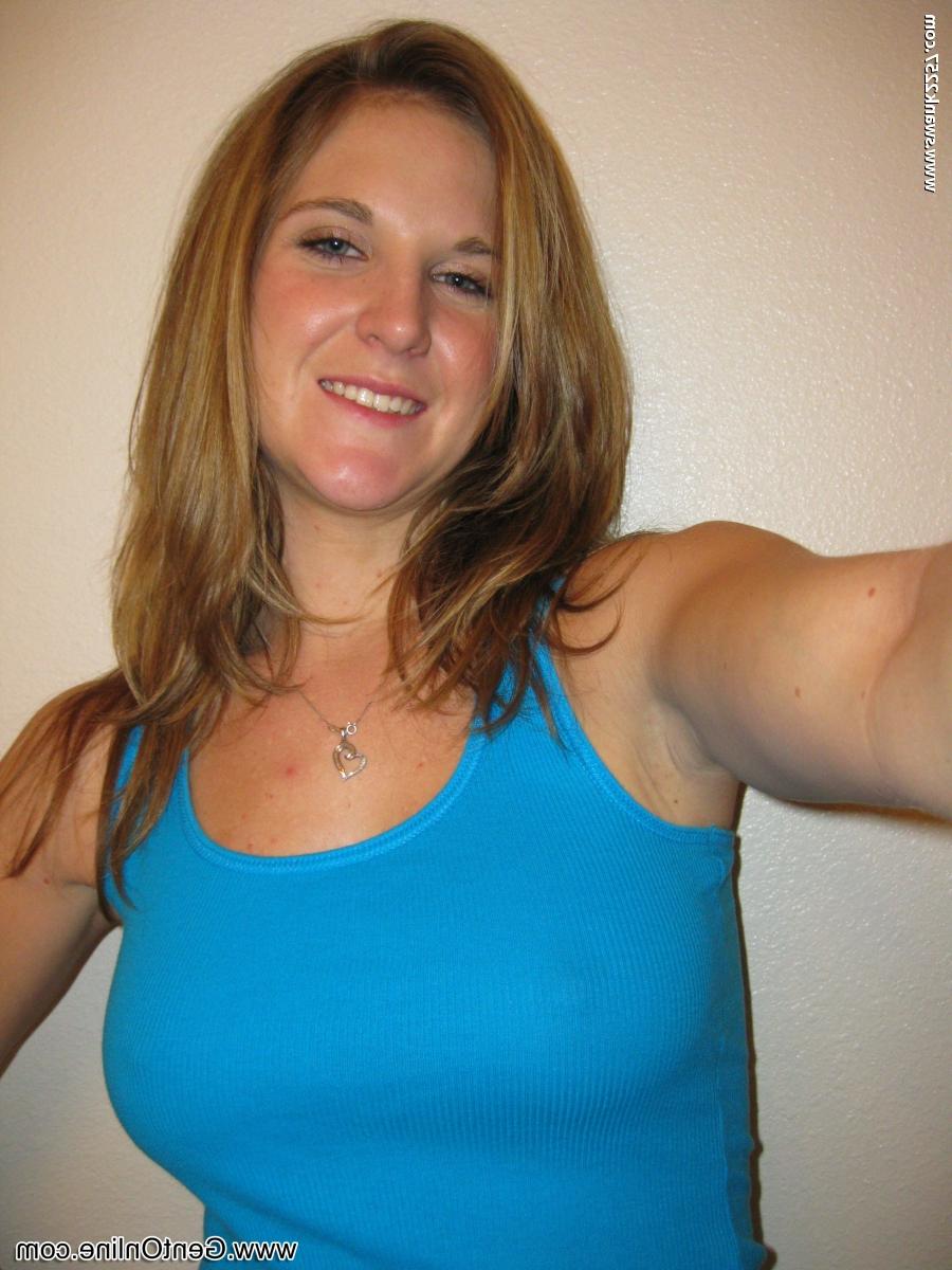 20P Linda gata amadora Willow esfrega sua buceta carnuda e mostra suas tetas