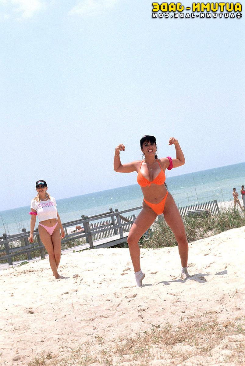 20P 42yo Autumn Jade and several hotties show their bosoms on the beach