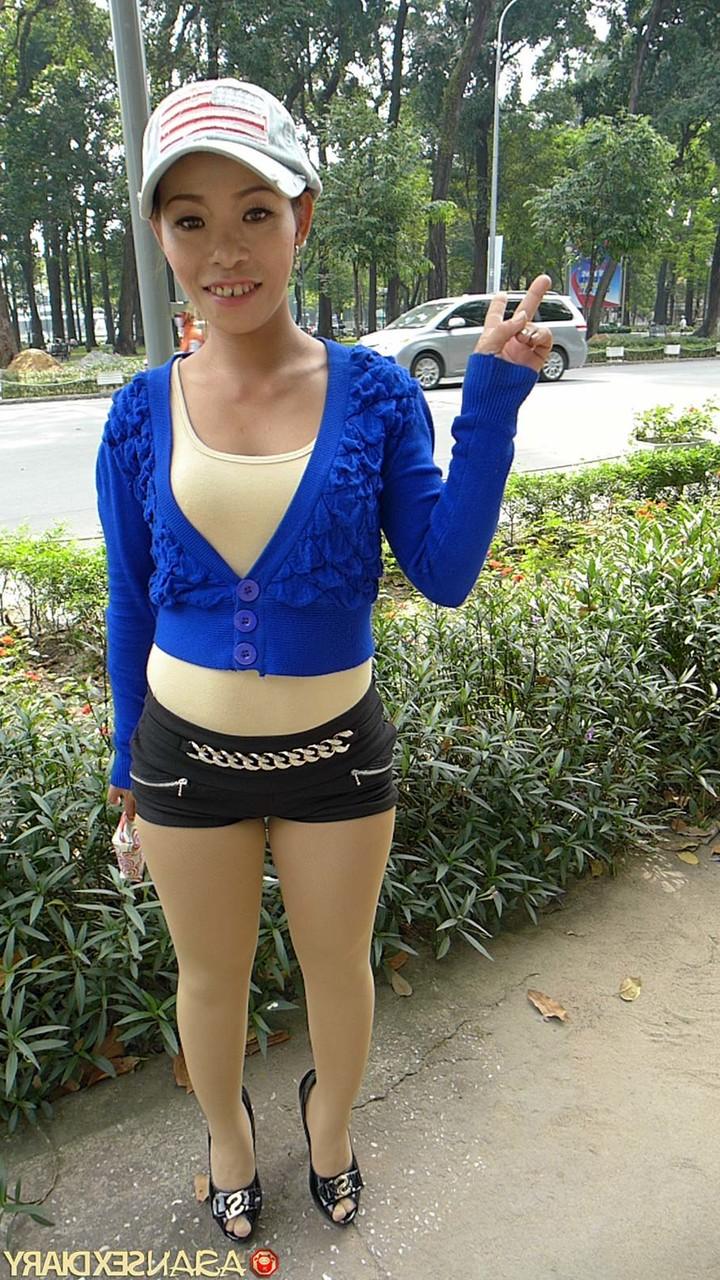 20P 小柄な素人熟女トリンがフェラをして毛むくじゃらのアジア人まんこを犯される