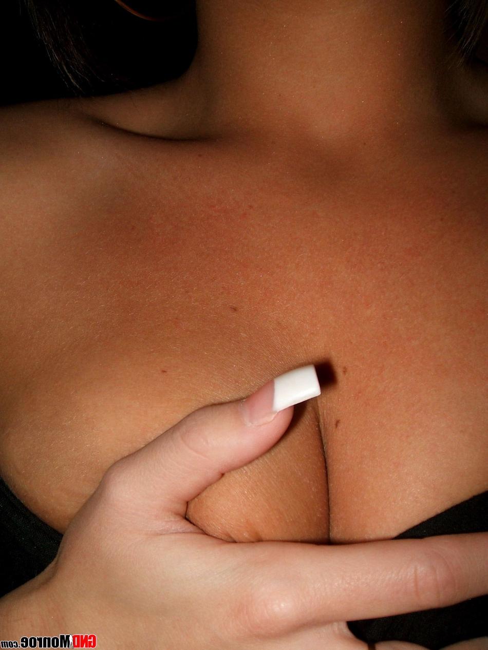 12P Loira suja expõe sua bela bunda enquanto toma fotos