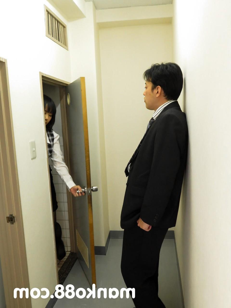 20P Asian secetary Shizuku Futaba gets spit roasted in a kinky office threesome