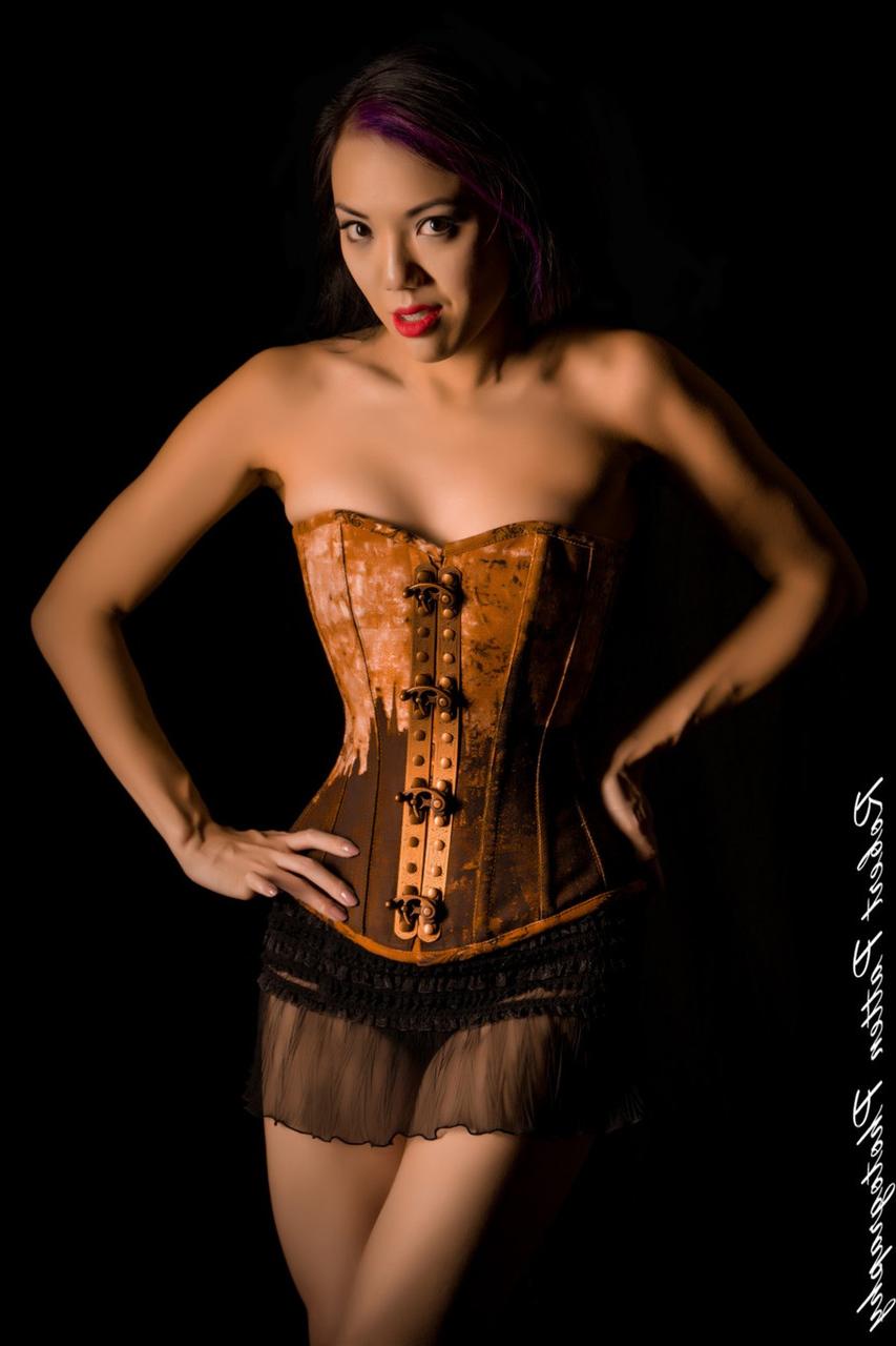 20P Linda gata mostra seu corpo perfeito em lingerie sexy e salto alto