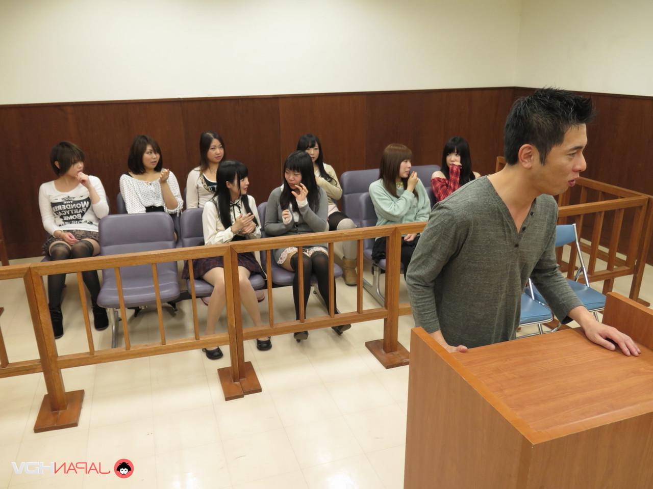 15P 日本人少女が法廷で集団セックス中に中出しされる