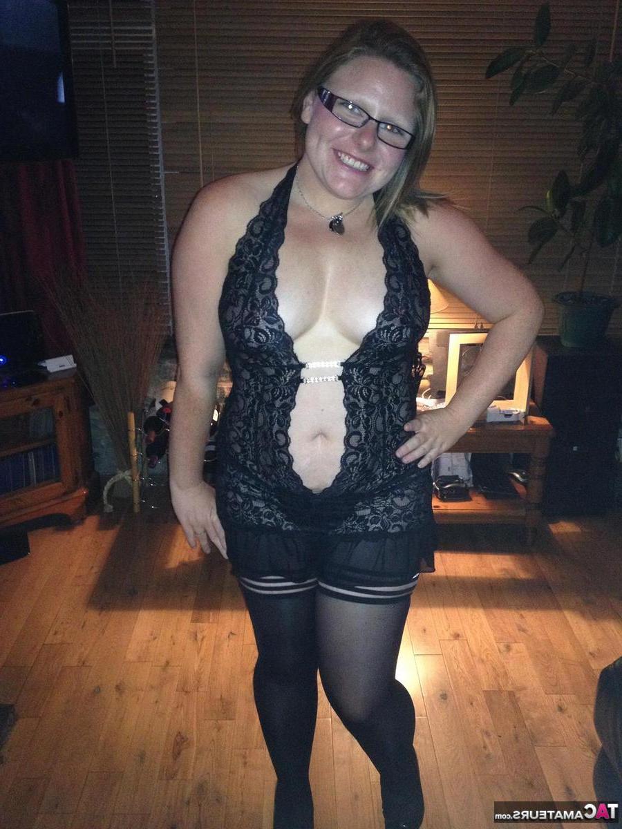 16P Amateur BBW takes a shower after flashing her shaved pussy in public