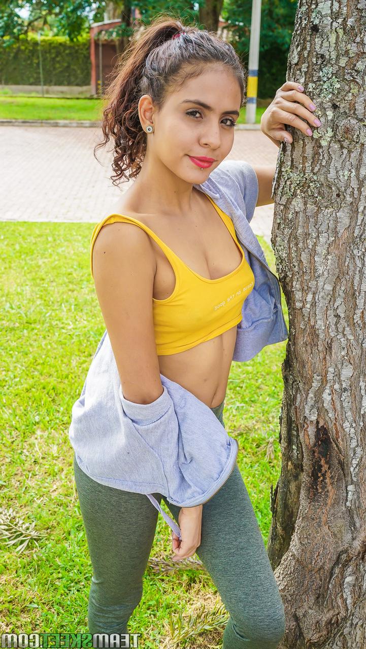 20P Babe Evelyn Suarez é fodida e facializada por seu amante alto Mario Leon