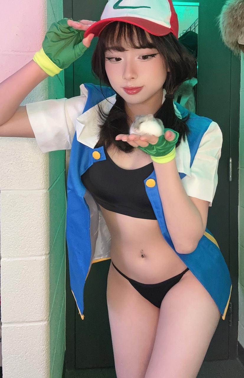 16P Asian OnlyFans cam babe Mya Mira exibe sua bunda grande em uma compilação sexy