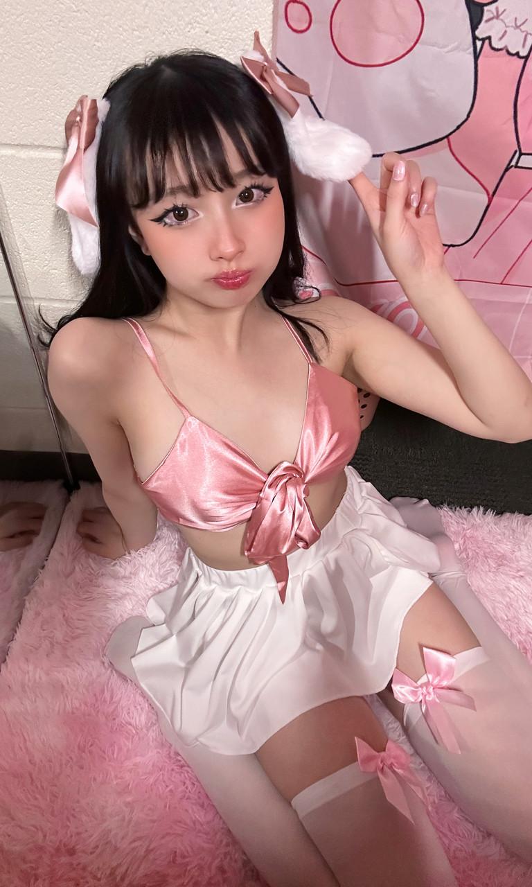 16P Asian OnlyFans cam babe Mya Mira exibe sua bunda grande em uma compilação sexy