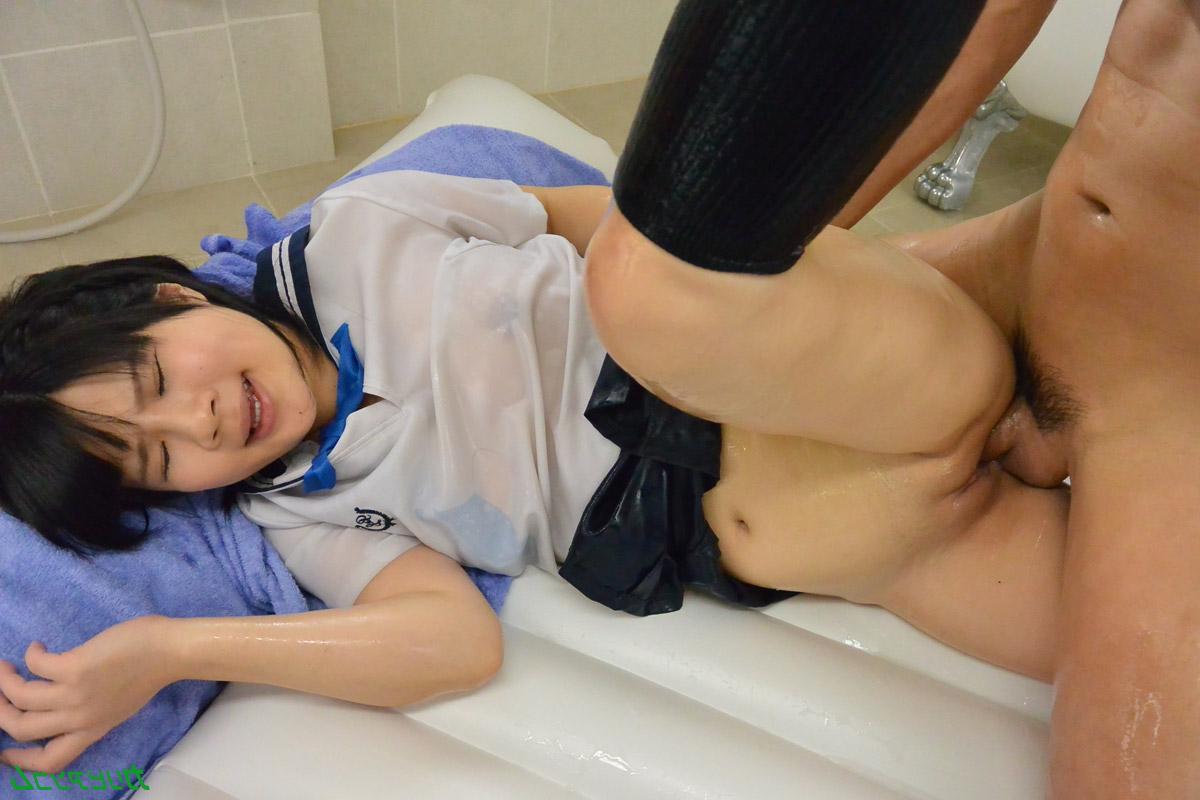 20P Petite Asian spinner Ami Oya gives a blowjob before getting rammed deeply