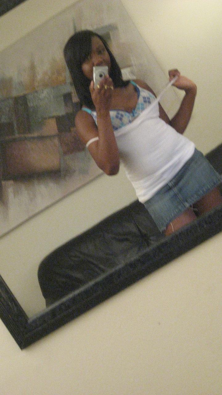 20P Ebony hottie Elisha Turner strips and shows her natural boobs in the mirror