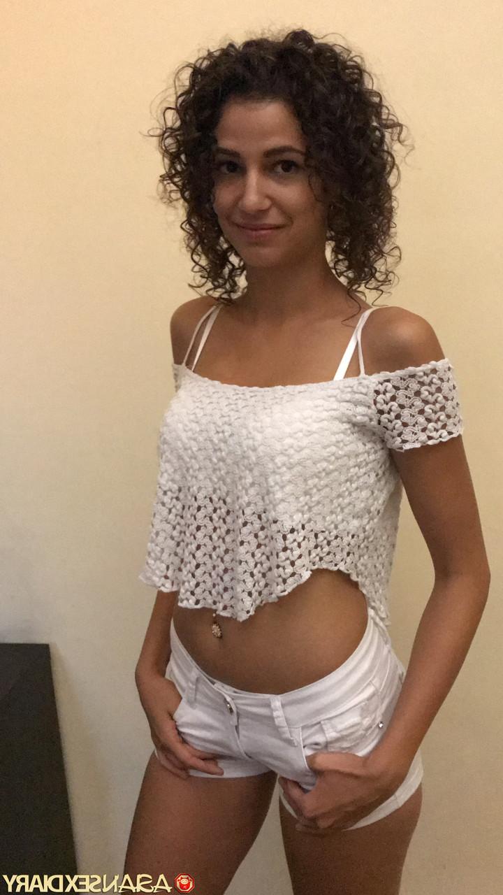 20P Die sexy Amateurin Bunny zeigt nach dem Sex ihre leckbare, cremige Muschi aus nächster Nähe