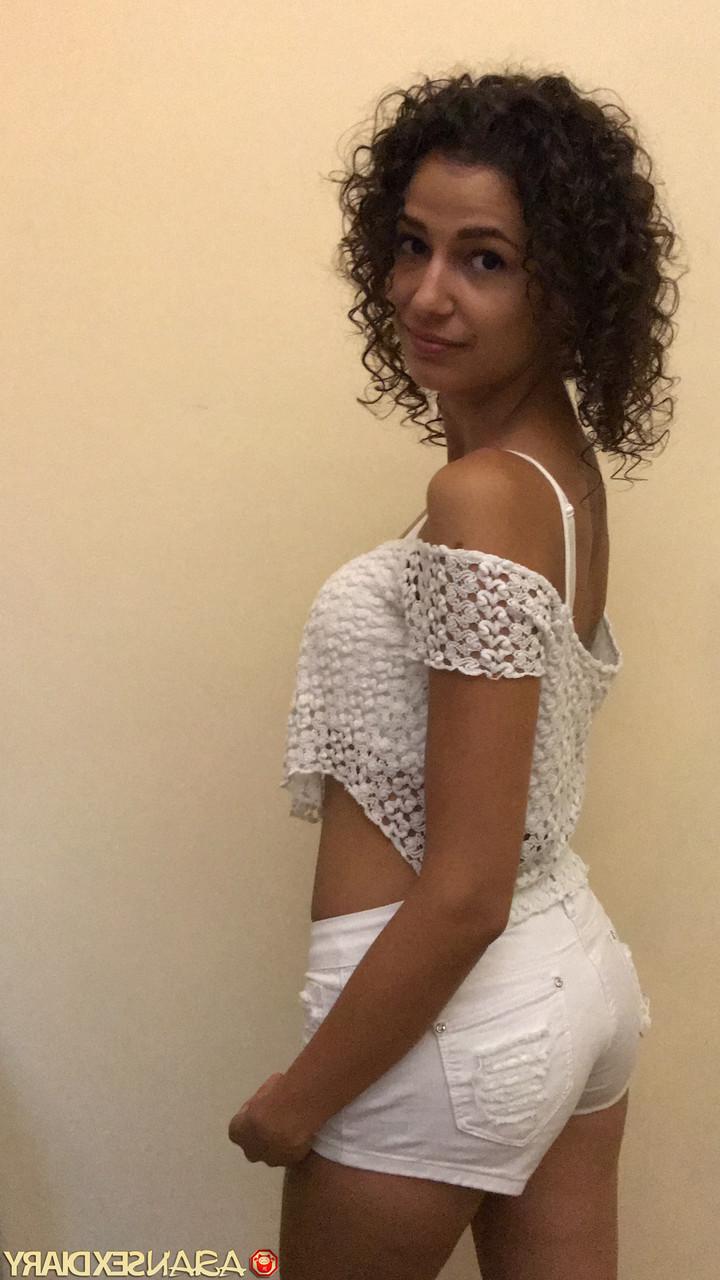 20P Die sexy Amateurin Bunny zeigt nach dem Sex ihre leckbare, cremige Muschi aus nächster Nähe