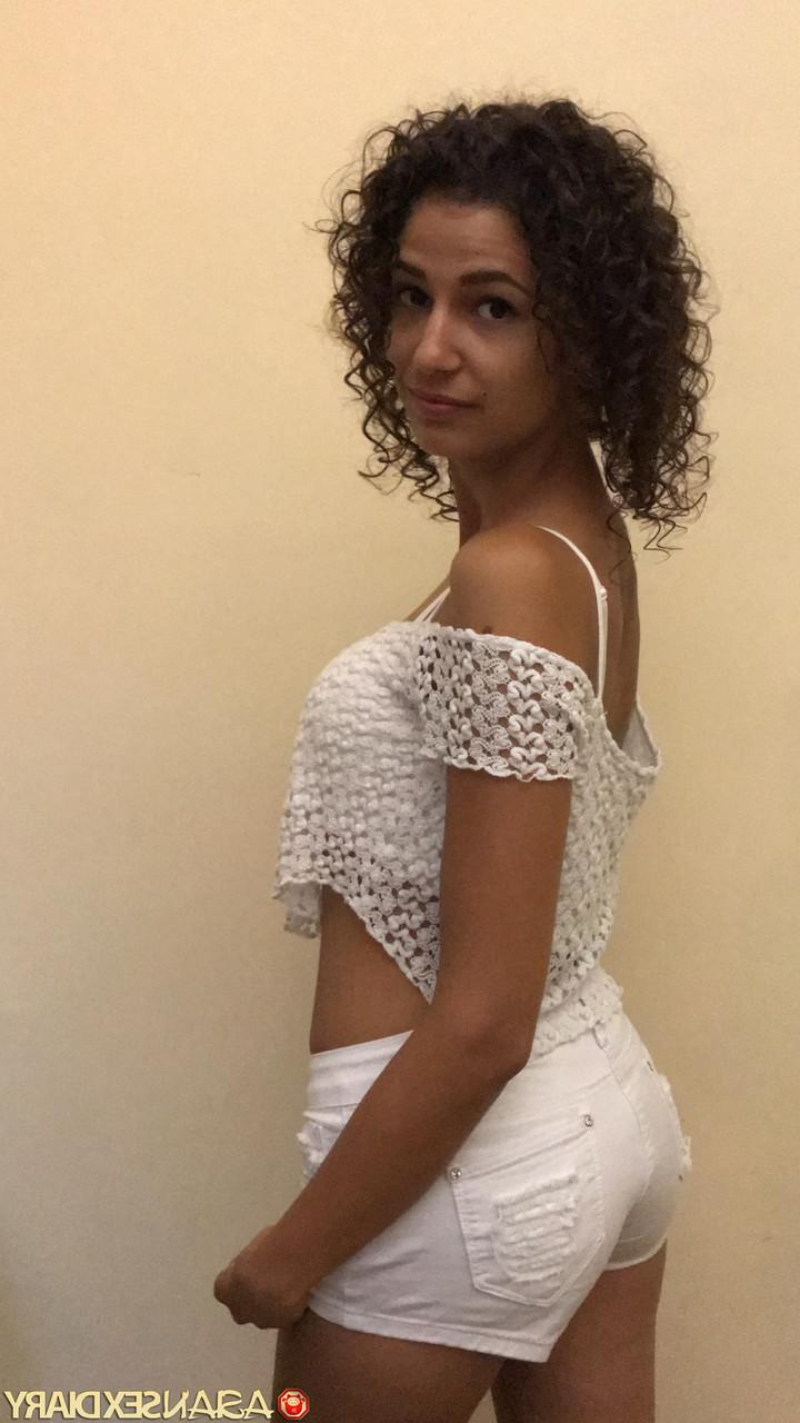 20P Die sexy Amateurin Bunny zeigt nach dem Sex ihre leckbare, cremige Muschi aus nächster Nähe