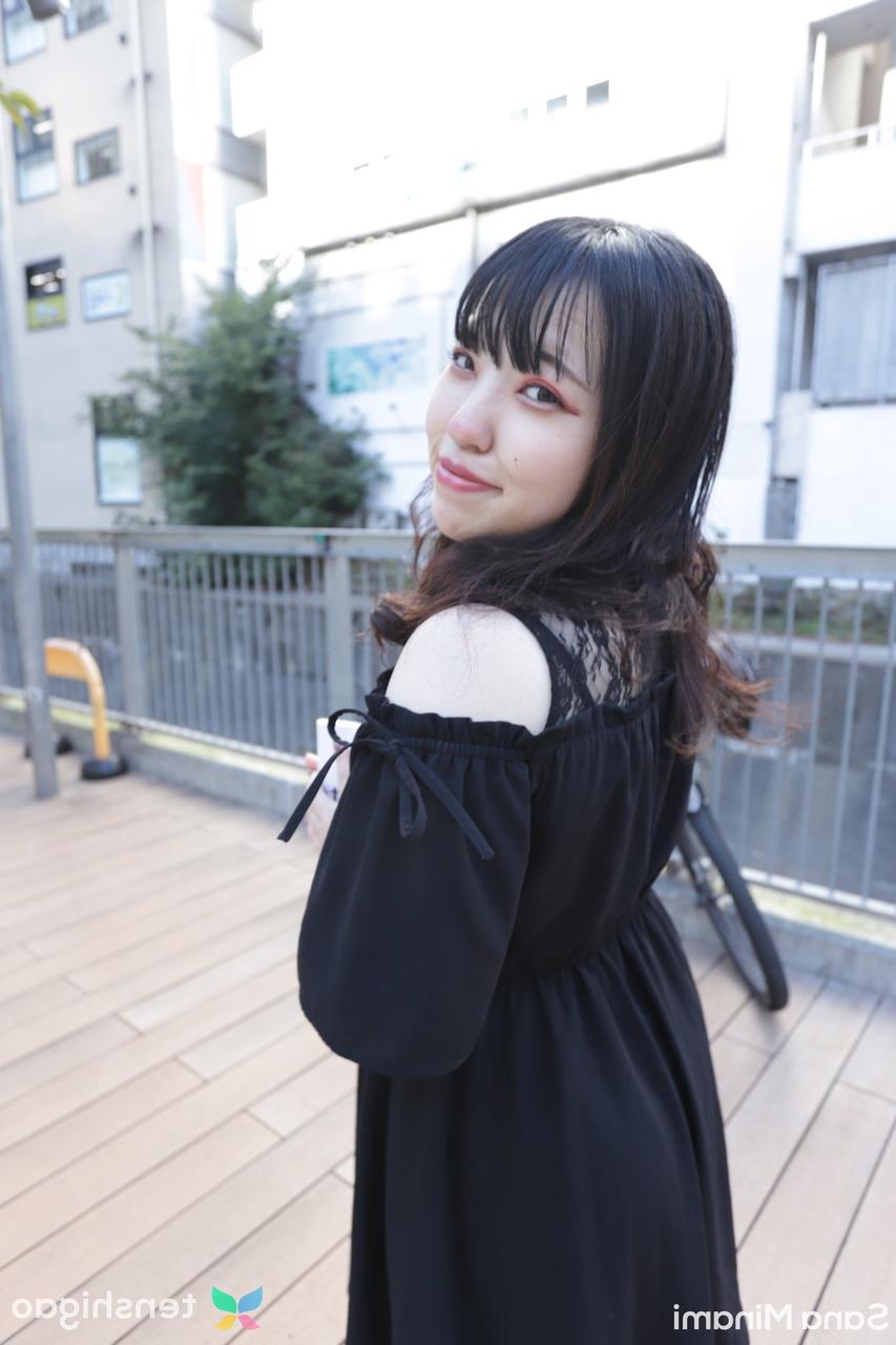20P A gordinha japonesa Sana Minami é fodida e enlouquecida por um estranho de pau minúsculo