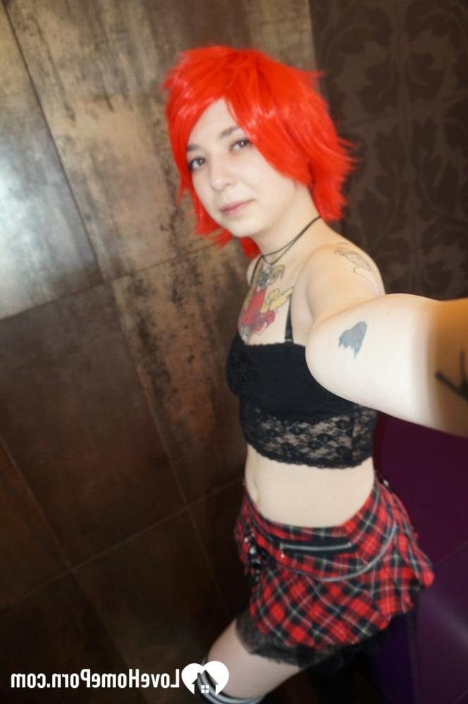 20P Puta amadora mostra seus peitos e bunda em sua compilação de cosplay