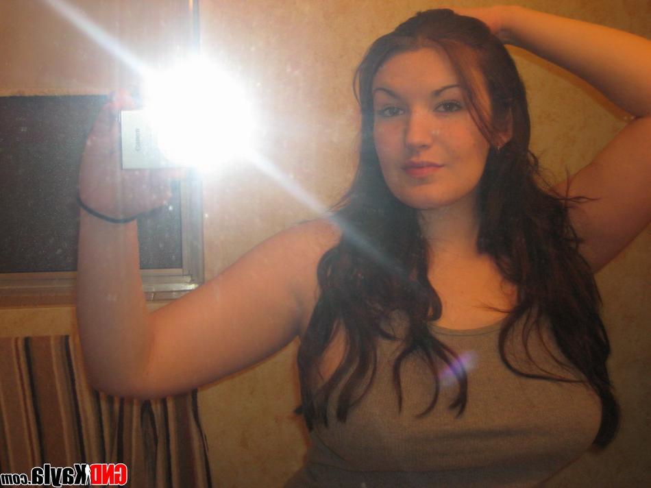 12P Amateur de grandes tetas se toma selfies seguras para el trabajo frente al espejo