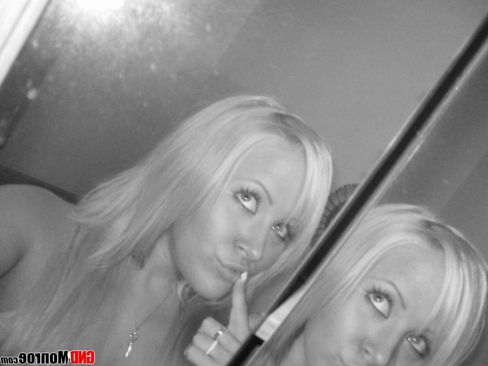12P Adolescente loira encantadora tira selfies de uma maneira altamente tentadora