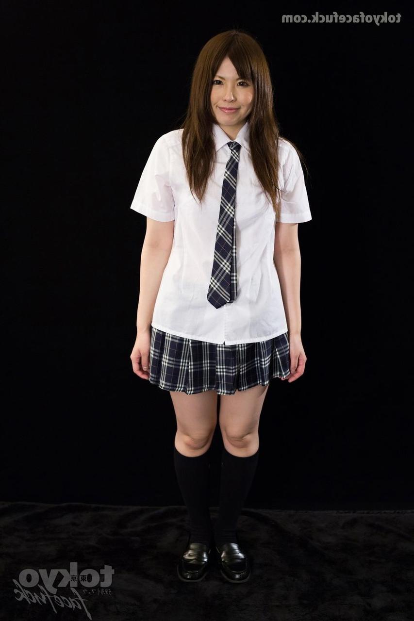 16P Estudante japonesa conclui sexo oral com esperma no rosto enrugado
