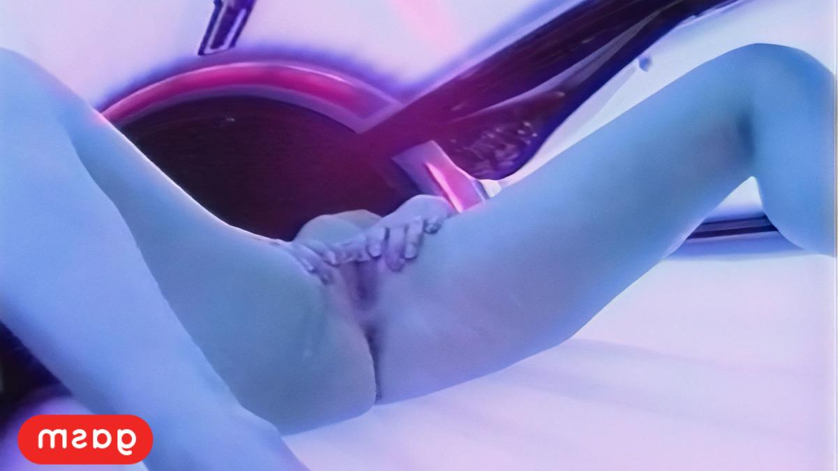 18P Vollbusige Brünette spreizt nach wildem Hardcore-Sex ganz nah ihre rasierte Muschi