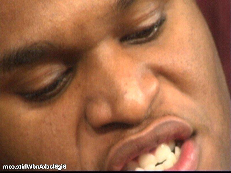 20P Une nympho amateur aux gros seins se fait baiser et facialiser par une BBC