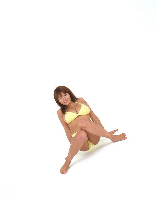 16P Pretty Japanese redhead Yoko Matsugane models a yellow bikini in bare feet