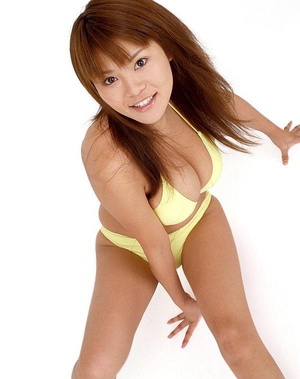 16P Pretty Japanese redhead Yoko Matsugane models a yellow bikini in bare feet
