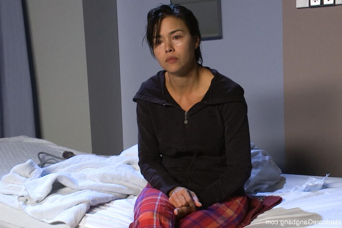20P Médicos excêntricos tratam a paciente safada Dana Vespoli com um punho anal completo