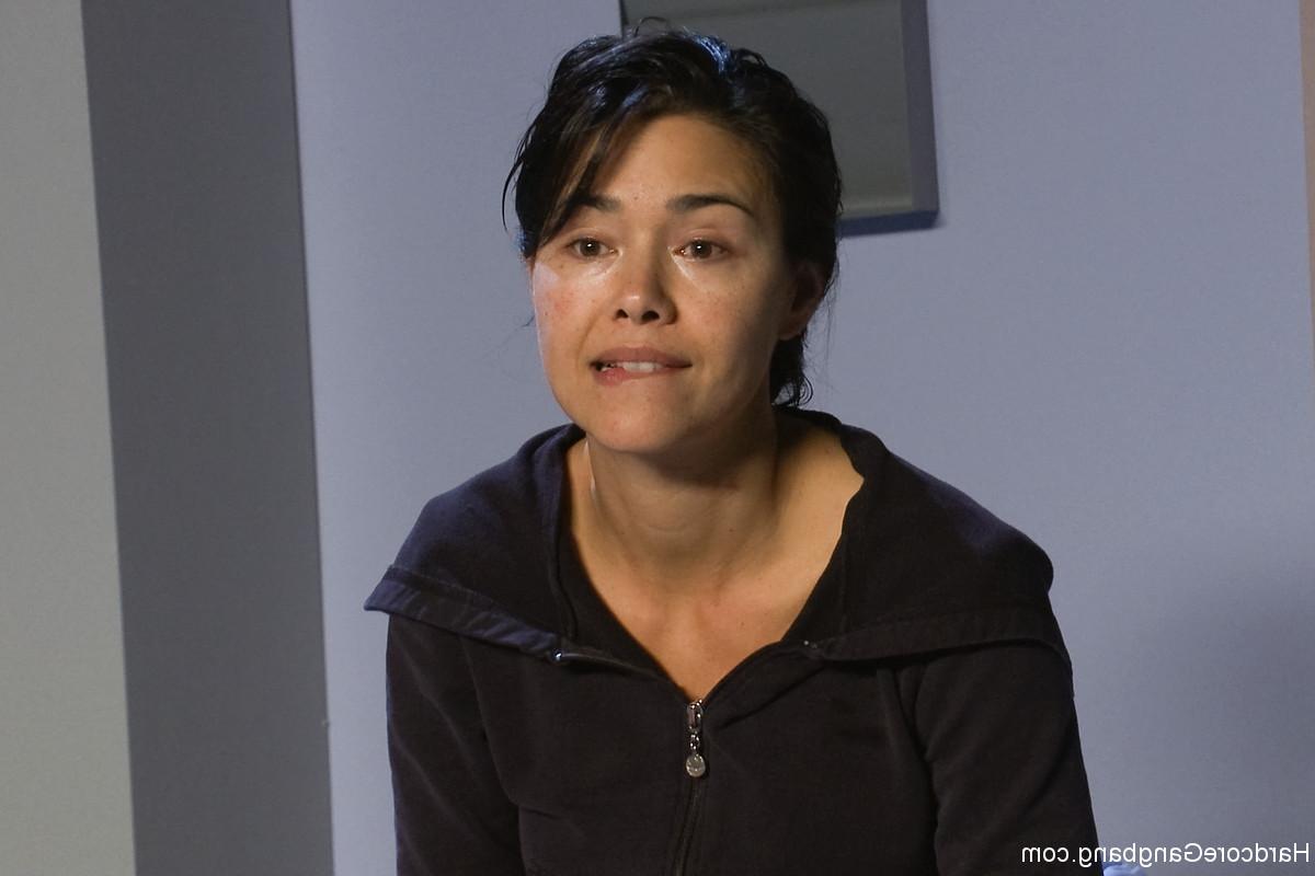 20P Médicos excêntricos tratam a paciente safada Dana Vespoli com um punho anal completo