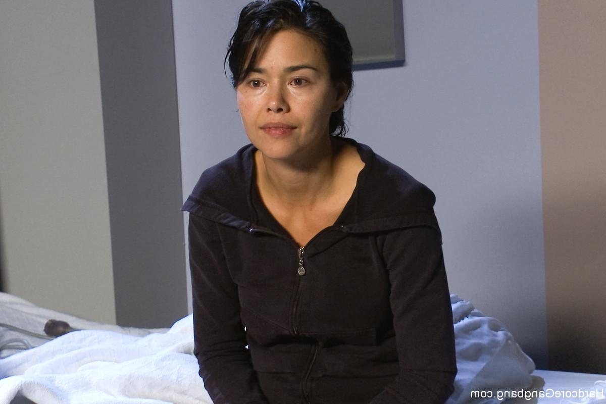 20P Médicos excêntricos tratam a paciente safada Dana Vespoli com um punho anal completo