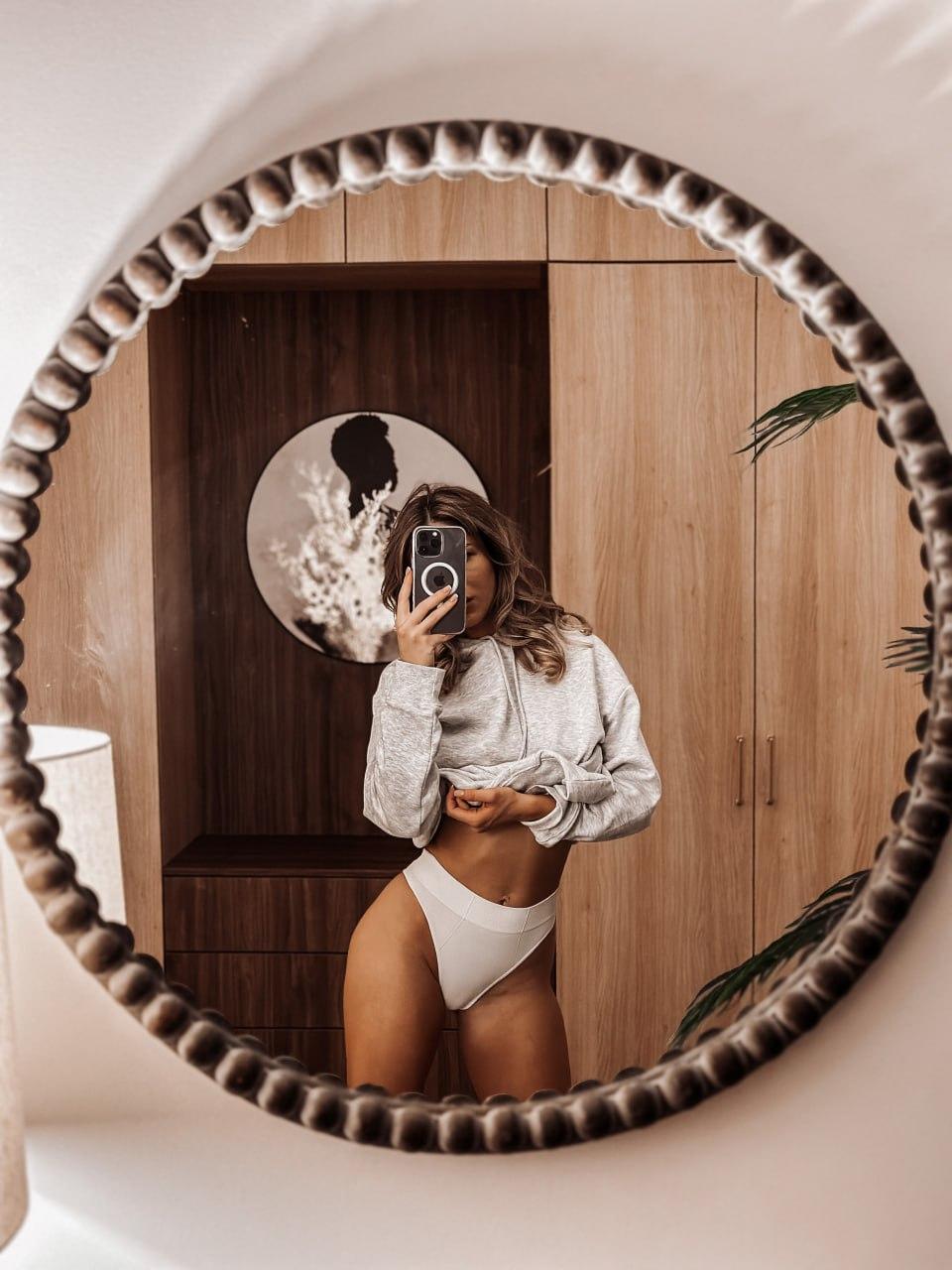 13P A linda gata amadora Velvet Vixen exibe seu espólio em sua compilação de verão