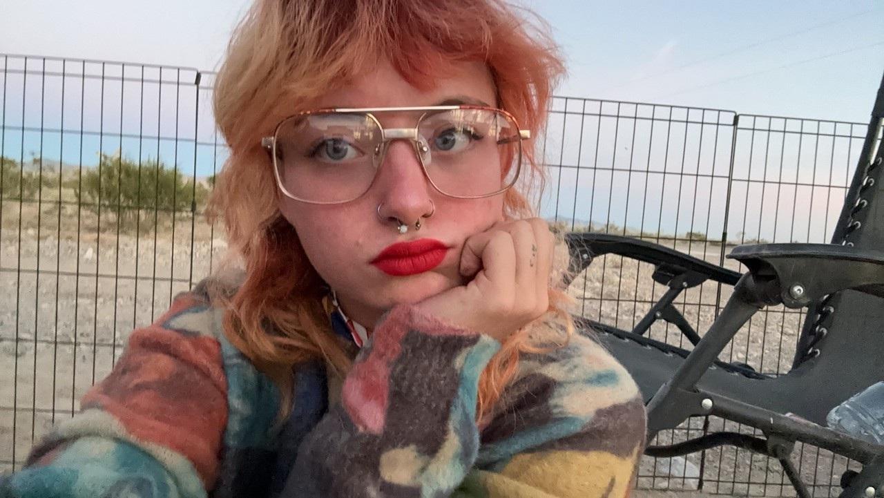13P Cute OnlyFans girl with a nose piercing Abby shows her big booty in a solo