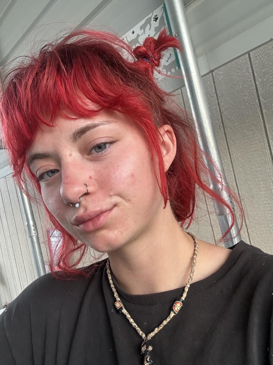 13P Cute OnlyFans girl with a nose piercing Abby shows her big booty in a solo