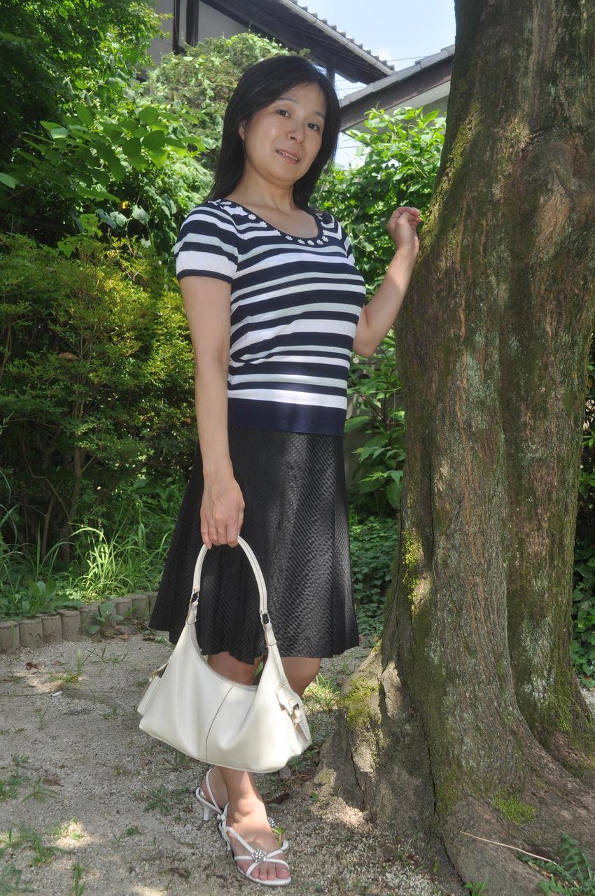 20P A pequena vovó japonesa Akiko Oda tira a roupa e mostra seu castor espesso e molhado