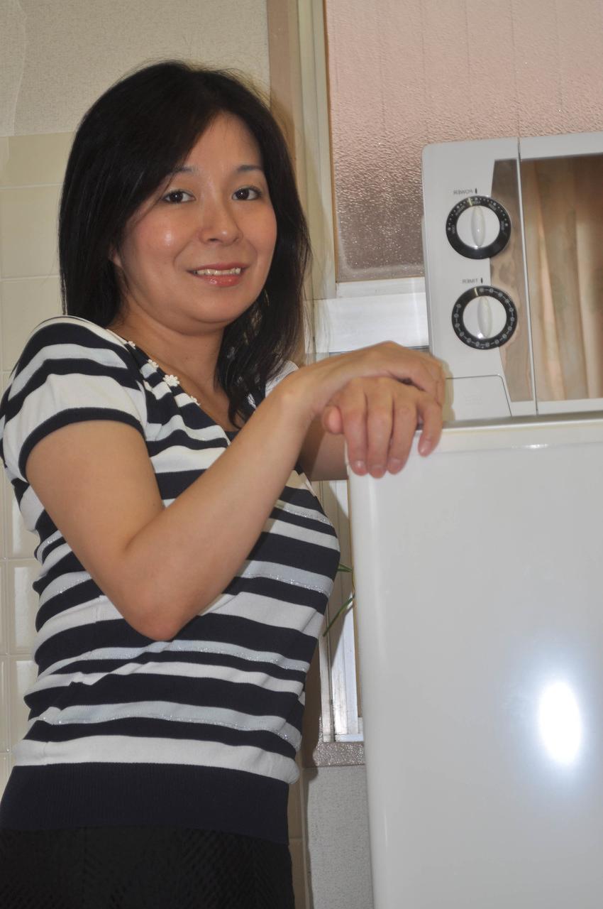 20P A pequena vovó japonesa Akiko Oda tira a roupa e mostra seu castor espesso e molhado