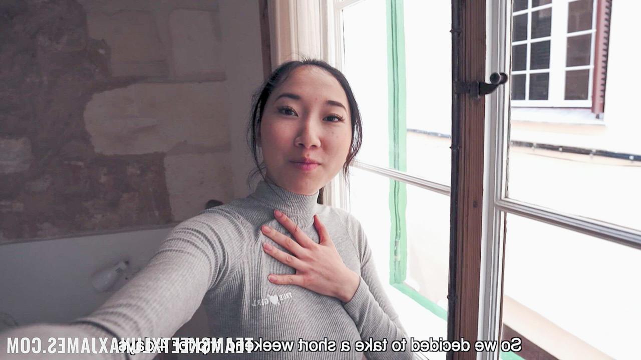 20P Das asiatische Babe Luna X genießt Outdoor-Doggystyle-Sex und bekommt einen Cumshot in den Mund