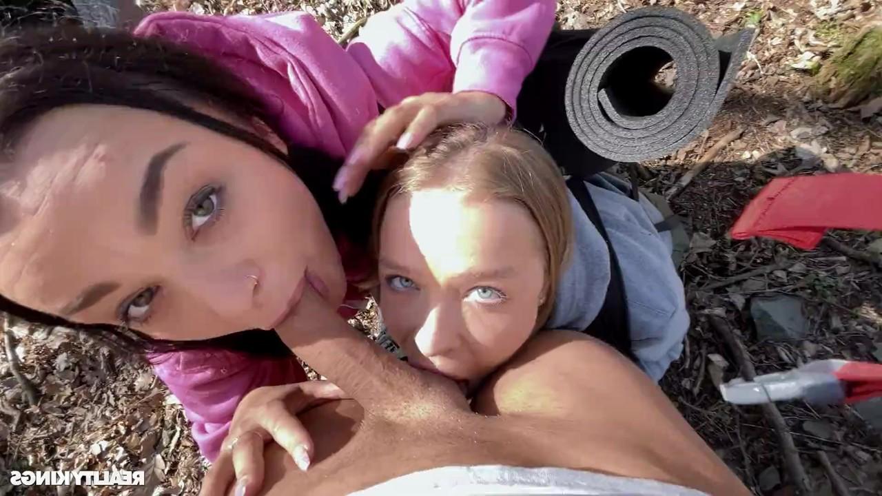 20P Les salopes adolescentes Erica Black et Alexa Flexy profitent d'une baise brutale à trois en plein air.