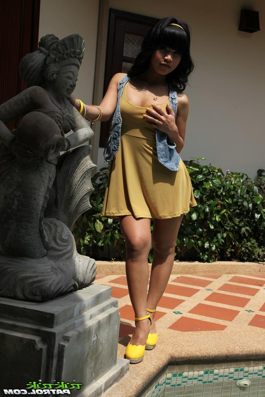 20P Das asiatische Babe Nuch genießt Hardcore-Sex im Freien mit einem gut bestückten Hengst, den sie gerade kennengelernt hat