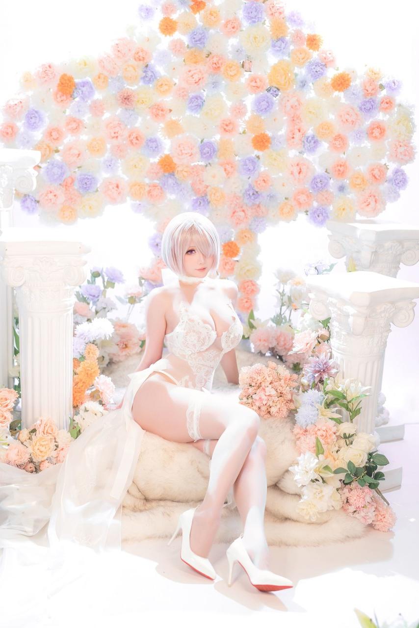 10P Modelo de cosplay japonesa expõe seu corpo incrível em seu vestido de renda e salto alto
