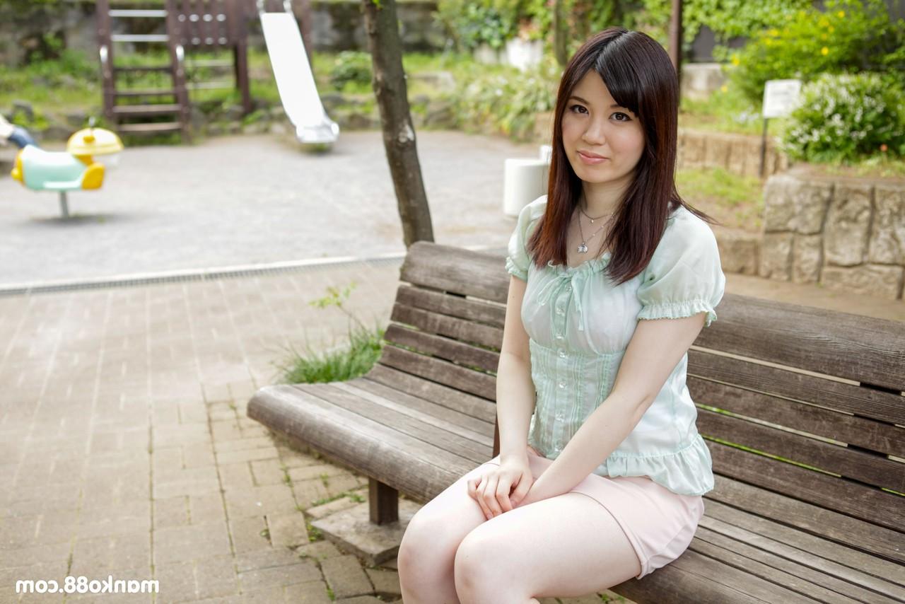 20P Pretty Asian babe lets a stranger play with her hairy pussy during a rideshare