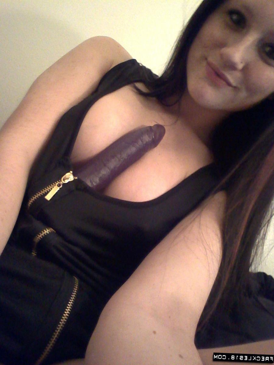 12P Auto tiro de sardas amadoras adolescentes gostosas brincando com peitos grandes com vibrador