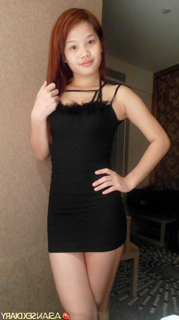 20P Nerdy Asian girlfriend Zhibo posing dressed up and naked in her compilation