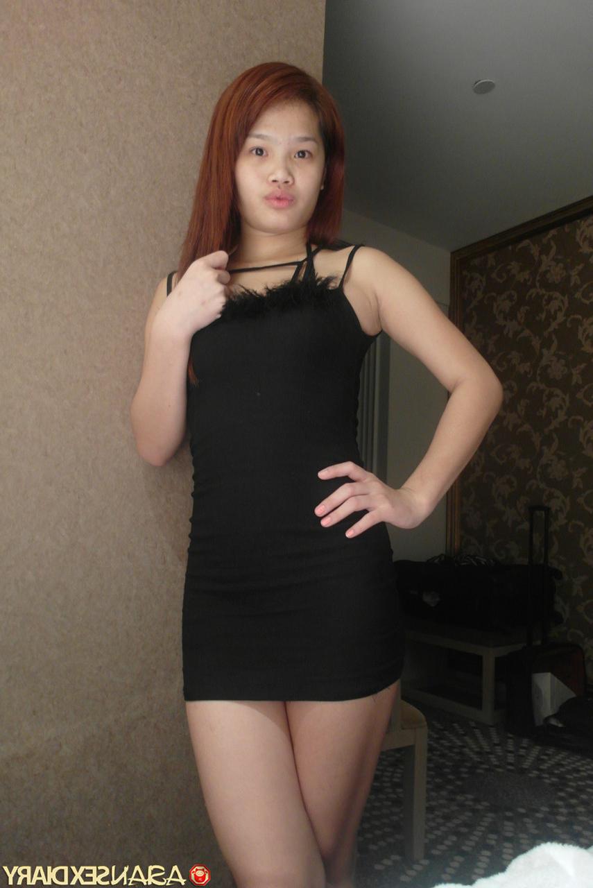 20P Nerdy Asian girlfriend Zhibo posing dressed up and naked in her compilation