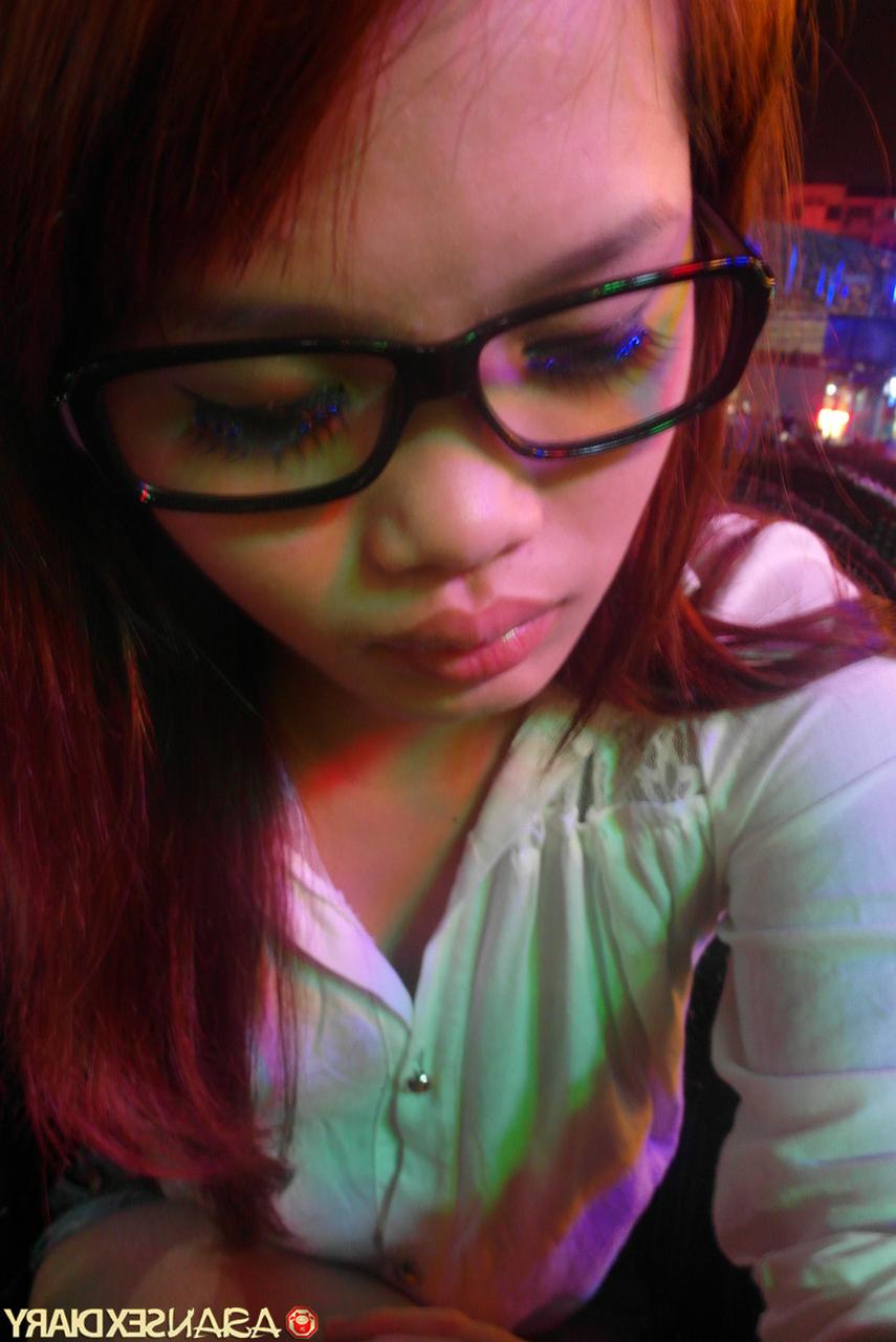20P Nerdy Asian girlfriend Zhibo posing dressed up and naked in her compilation