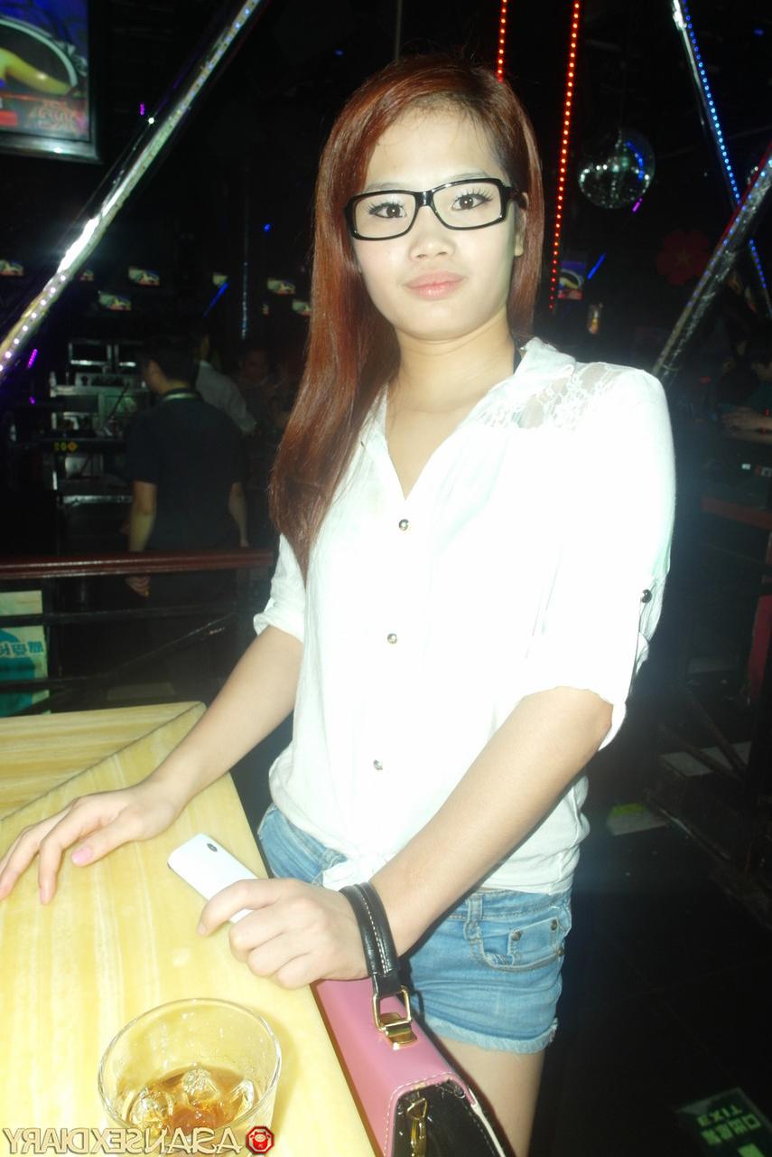 20P Nerdy Asian girlfriend Zhibo posing dressed up and naked in her compilation