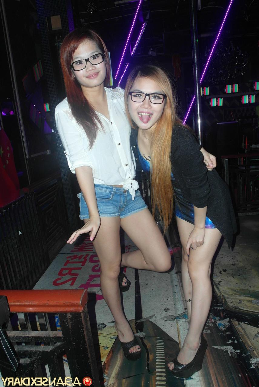 20P Nerdy Asian girlfriend Zhibo posing dressed up and naked in her compilation